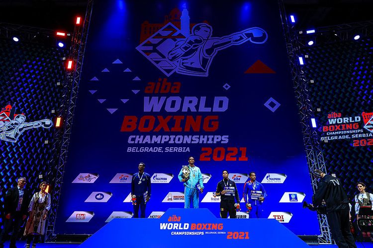 Alfonso Dominqes fəxri kürsünün ən yüksək pilləsində - FOTOSESSİYA