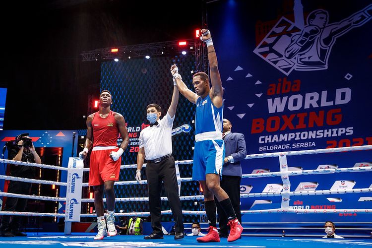 Alfonso Dominqes fəxri kürsünün ən yüksək pilləsində - FOTOSESSİYA