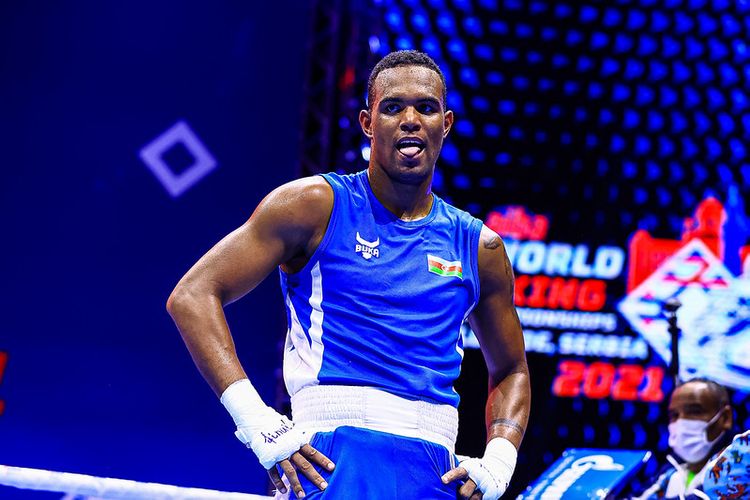 Alfonso Dominqes fəxri kürsünün ən yüksək pilləsində - FOTOSESSİYA