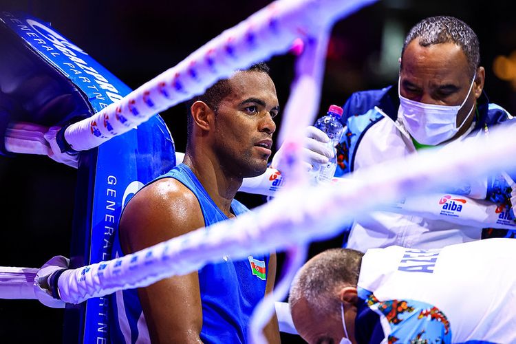 Alfonso Dominqes fəxri kürsünün ən yüksək pilləsində - FOTOSESSİYA