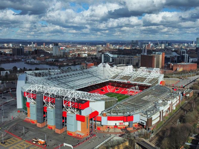 “Old Trafford” sökülmək təhlükəsi ilə üz-üzə
