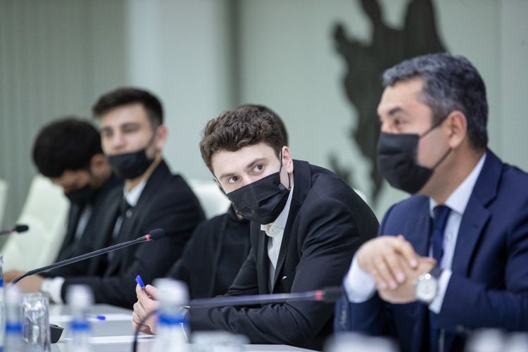 Sahil Babayev Avropa çempionatında yüksək nəticə göstərən boksçularla görüşdü - FOTOSESSİYA