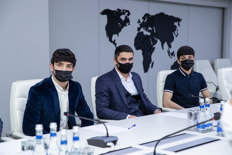 Sahil Babayev Avropa çempionatında yüksək nəticə göstərən boksçularla görüşdü - FOTOSESSİYA