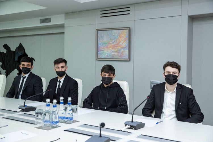 Sahil Babayev Avropa çempionatında yüksək nəticə göstərən boksçularla görüşdü - FOTOSESSİYA