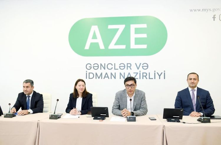 Fərid Qayıbov boksçularla görüşdü
