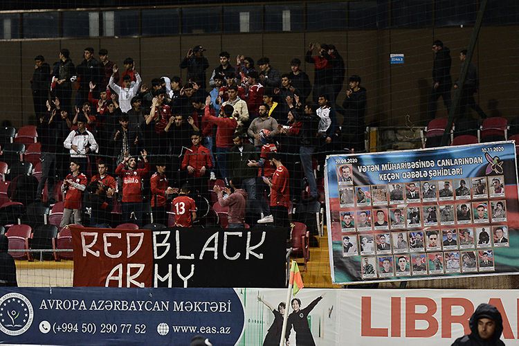 “Neftçi” və “Qəbələ” azarkeşlərinə görə cərimələndi
