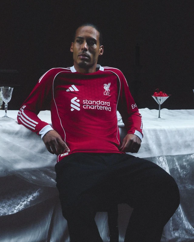 “Liverpul” yeni mövsüm üçün formalarını təqdim edib