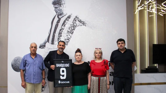 Anatoli Banişevskinin ailəsi “Neftçi”nin qonağı olub