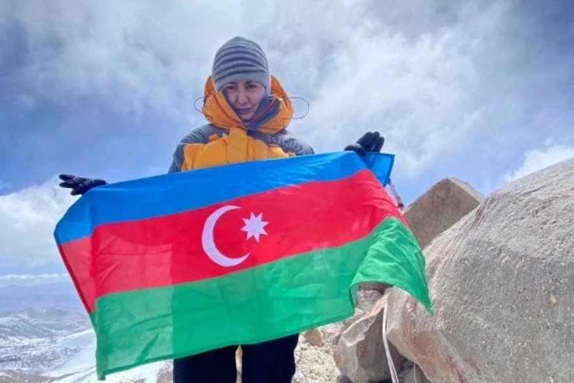 Elmira Aslanova Antarktidanın ən yüksək zirvəsini fəth edib