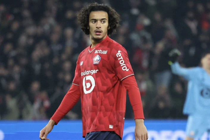 Avropa nəhəngləri 18 yaşlı yarımmüdafiəçi üçün mübarizə aparır