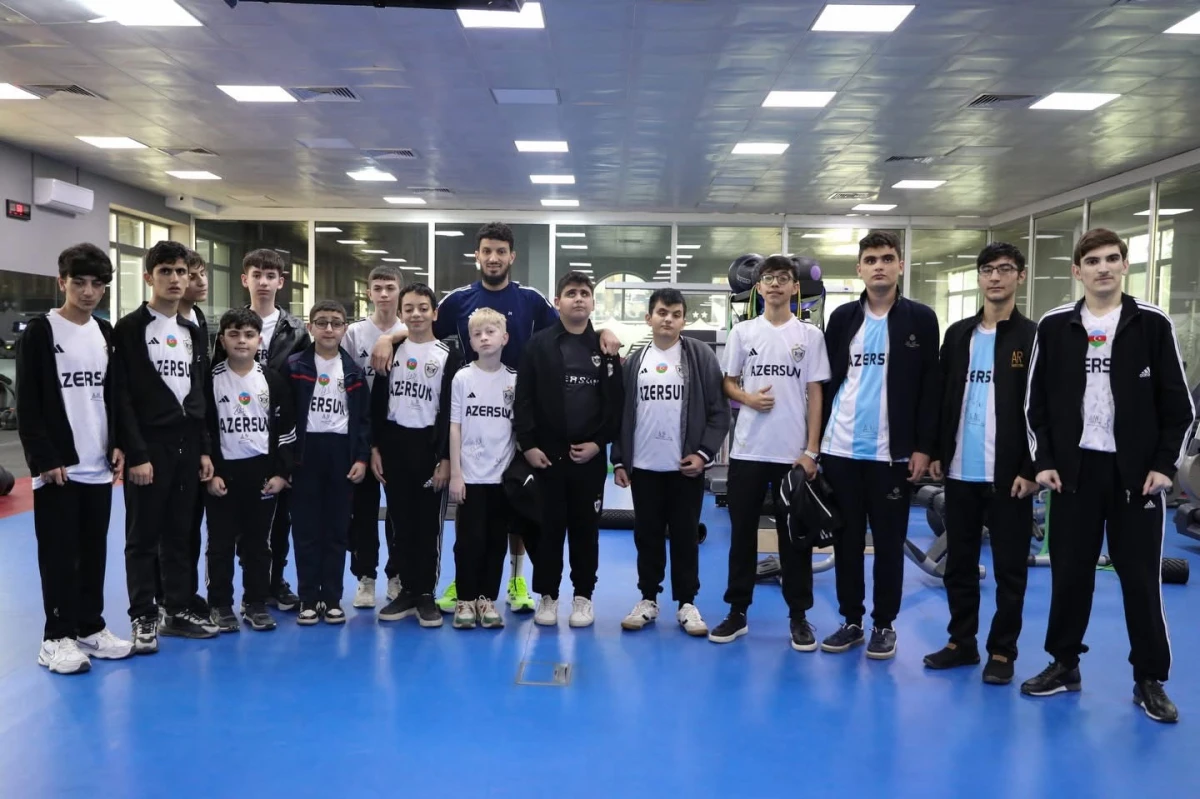 İnternat tipli xüsusi ümumtəhsil məktəbinin şagirdləri "Qarabağ"ın qonağı olublar - FOTO 