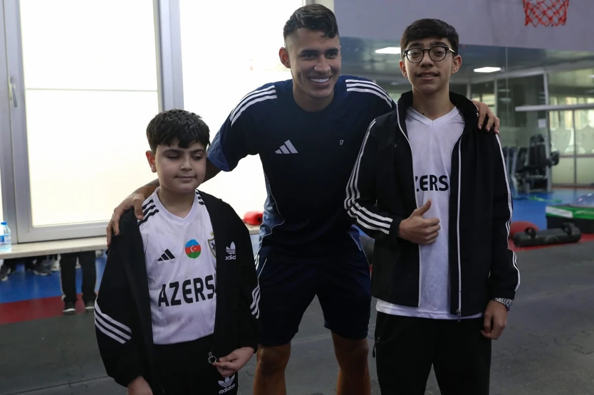 İnternat tipli xüsusi ümumtəhsil məktəbinin şagirdləri "Qarabağ"ın qonağı olublar - FOTO 