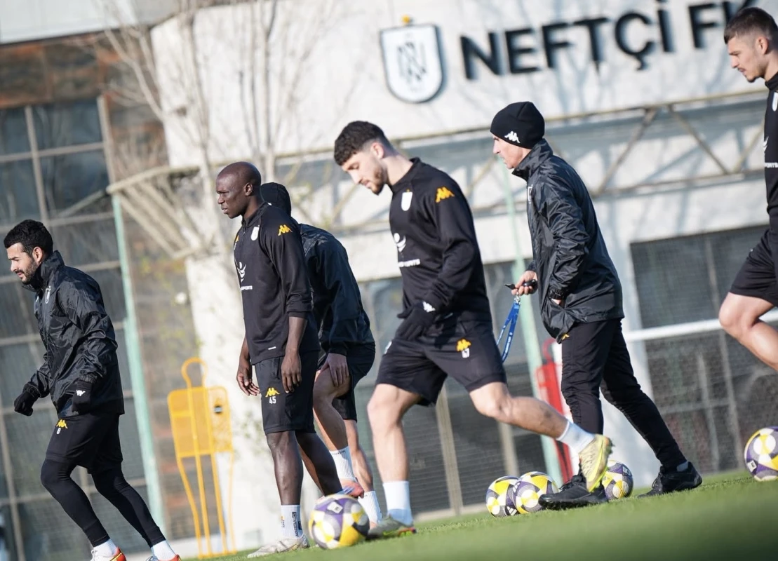 “Neftçi” “Karvan-Yevlax”la matçın hazırlıqlarını başa vurub