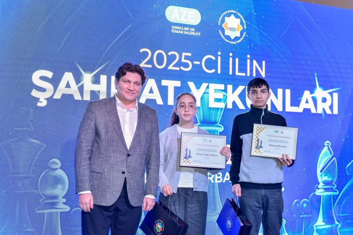 Beynəlxalq yarışlarda uğurlu çıxış edən şahmatçılarımız mükafatlandırılıb - FOTO 