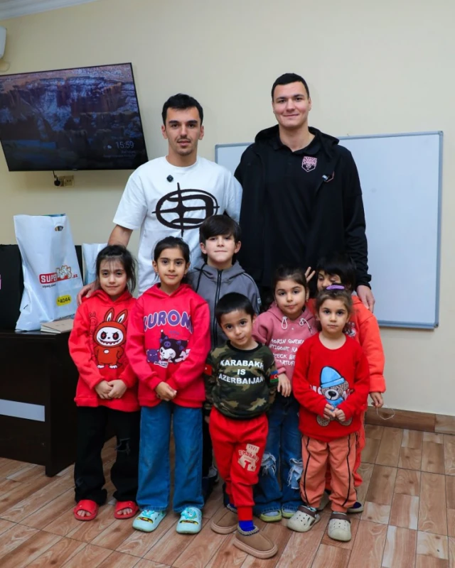 “Sabah” kollektivi uşaq sığınacağında - FOTO 