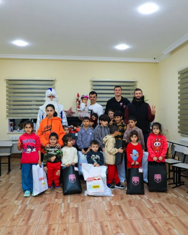 “Sabah” kollektivi uşaq sığınacağında - FOTO 