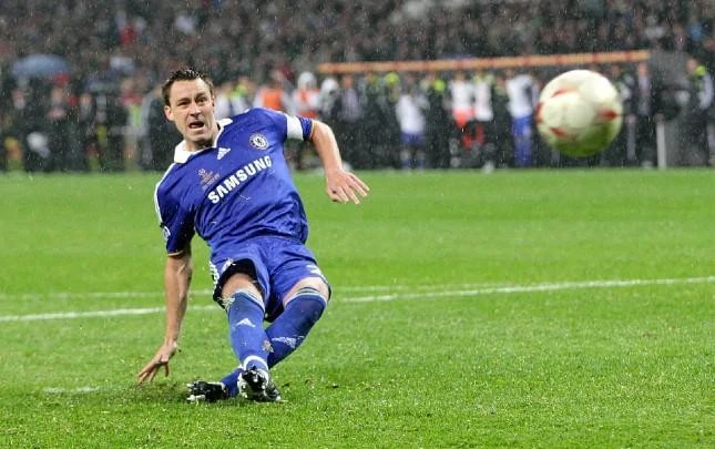 ÇL finalında geyindiyi formanı hərraca çıxardı