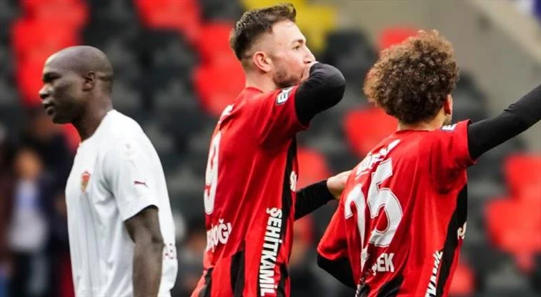 "Qalatasaray"da növbəti ayrılıq
