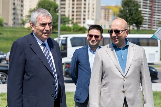 Dünya Kamandan Oxatma Federasiyasının prezidenti Bakıda keçirilən təlim-məşq toplanışını izləyib