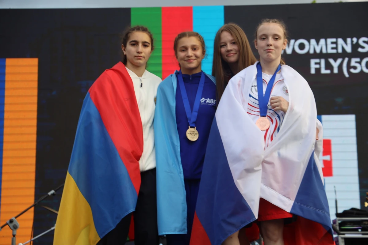 Azərbaycan boksçusu erməni rəqibinə qalib gələrək Avropa çempionu olub - FOTO