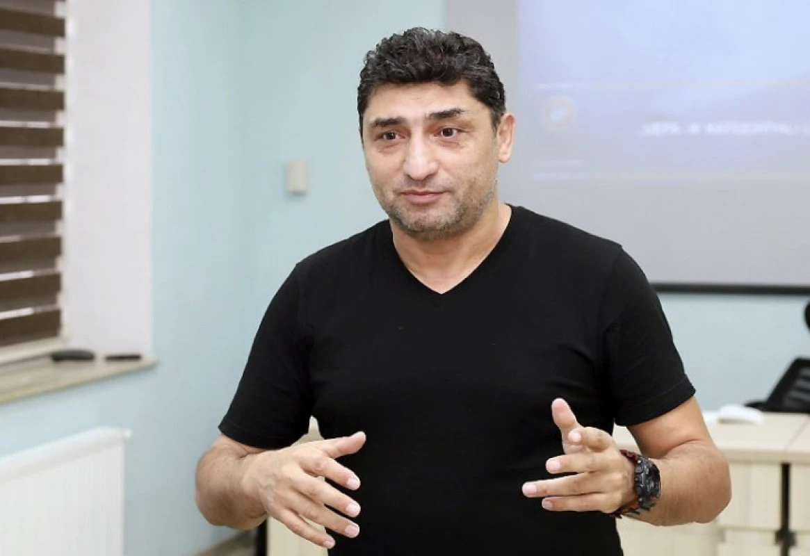 Aslan Kərimov: “Dörd təmsilçimiz arasında yalnız “Qarabağ”ı favorit hesab edirəm”