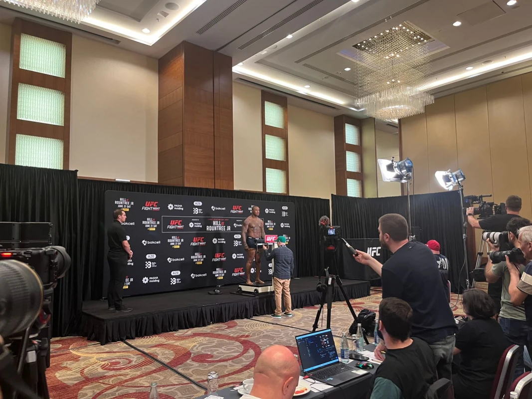 UFC turnirində iştirak edəcək idmançıların rəsmi çəkiölçmə mərasimi baş tutub