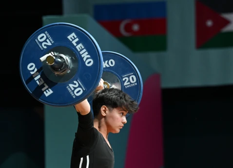 15 yaşlı ağırlıqqaldıranımız rəqiblərini üstələdi: İSLAMİADADA BÜRÜNC MEDAL QAZANDI  - FOTO 