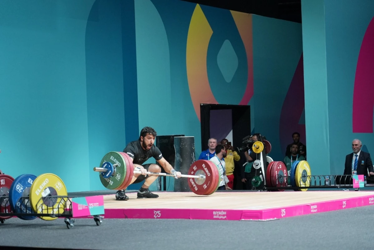 İsa Rüstəmov İslamiadada üç medal qazandı - FOTO 