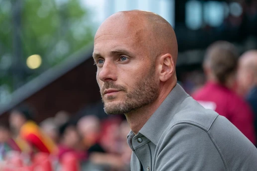 Bundesliqa klubu baş məşqçisi ilə yollarını ayırıb