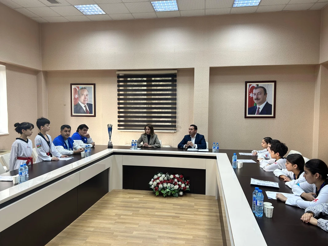 Avropa çempionu taekvondoçularla görüş keçirilib