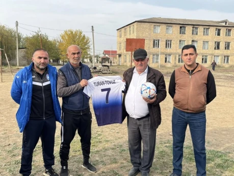 "Turan Tovuz" akademiyasının məşqçiləri məktəblilərlə görüşüb