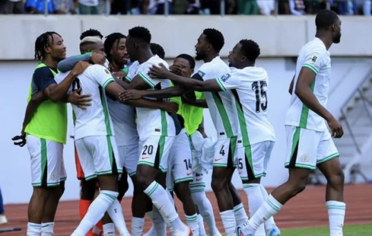 Osimhen dubl etdi - NİGERİYA DÇ-nin bir addımlığında 