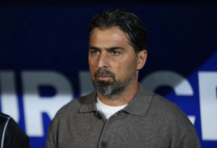 Komandası məğlub oldu, istefa verdi