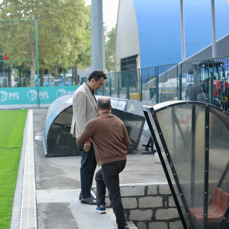 Ehtiram Quliyev Tovuz şəhər stadionunda ot örtüyünün dəyişdirilməsi prosesi ilə tanış olub - FOTO