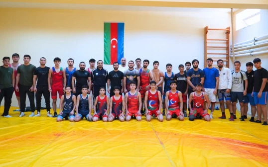 Güləşçilərimiz yeniyetmə və gənclərə master-klass keçiblər