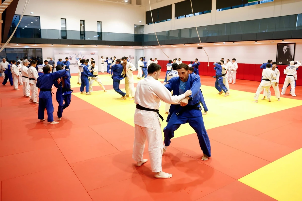 Bakıda paracüdoçuların olimpiyaçılarla birlikdə məşqlərinə start verilib - FOTO