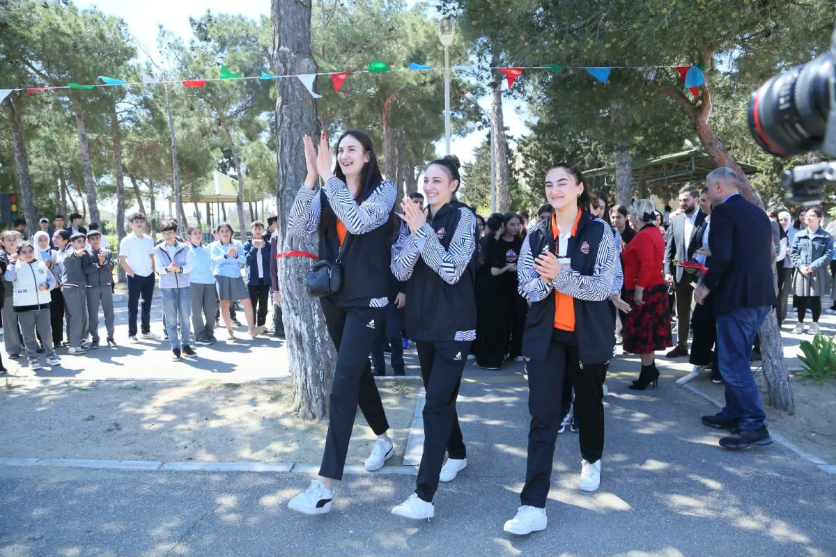 “DH Volley” komandası voleybol meydançası inşa edib