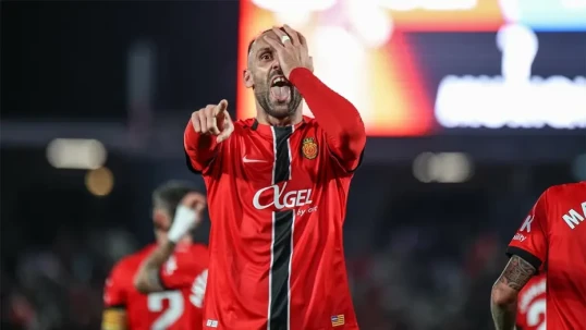 "Fənər" sabiq futbolçusunu geri qaytarır?