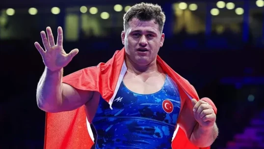 Türkiyəli güləşçidən rekord - 13-cü dəfə Avropa çempionu 
