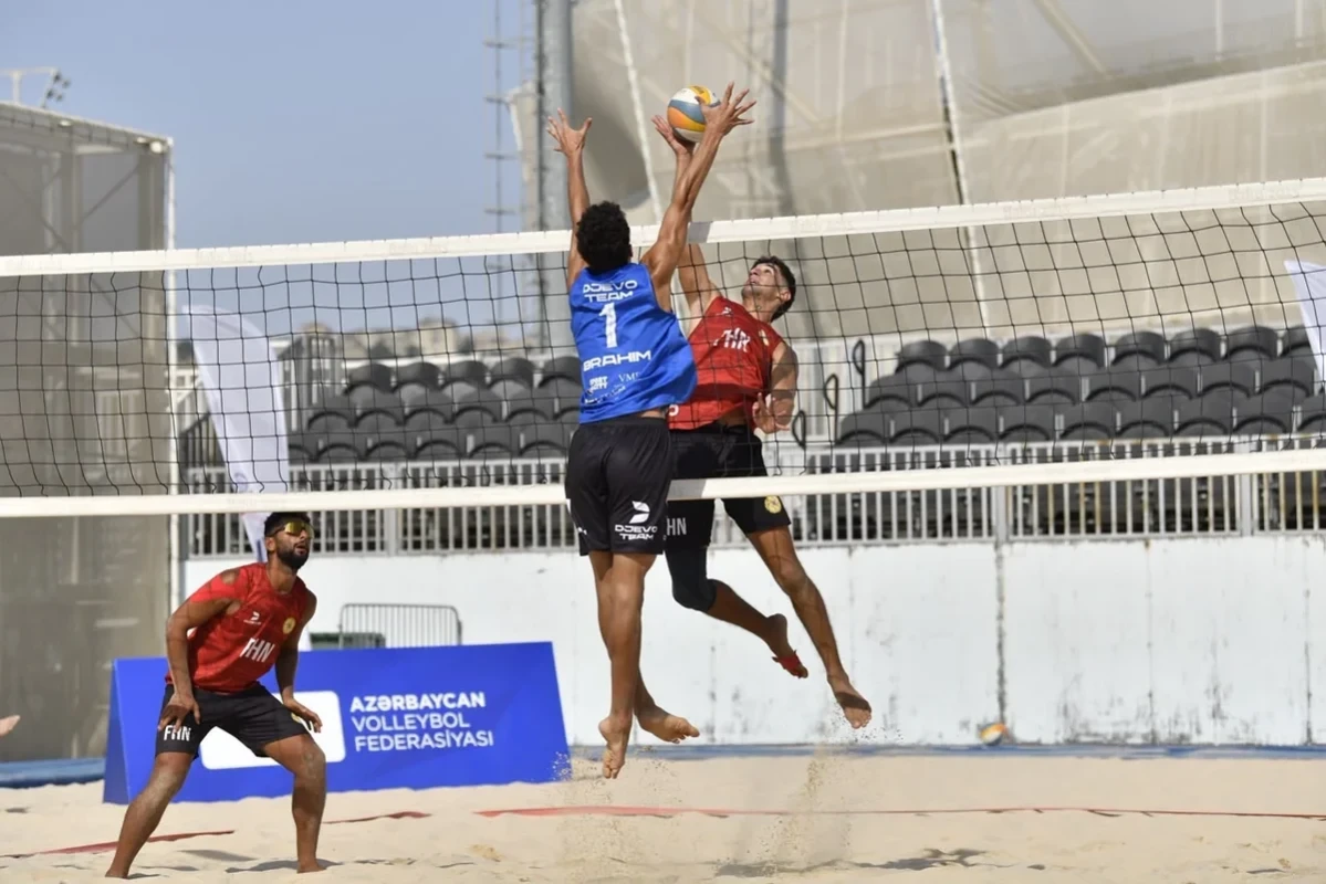 Çimərlik voleybolu üzrə Azərbaycan çempionatında yarımfinal mərhələsi başa çatıb