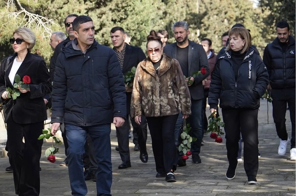 “Neftçi” rəhbərliyi Banişevskinin məzarını ziyarət edib - FOTO 