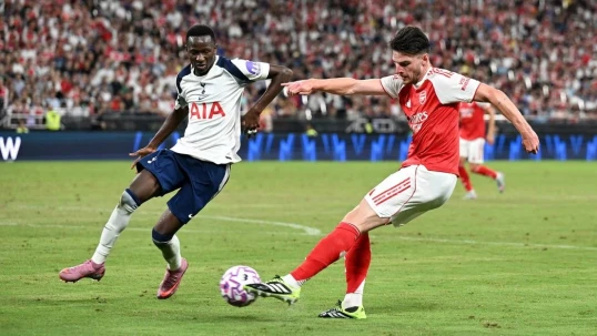 “Arsenal” “Tottenhem”i “topa tutdu” 