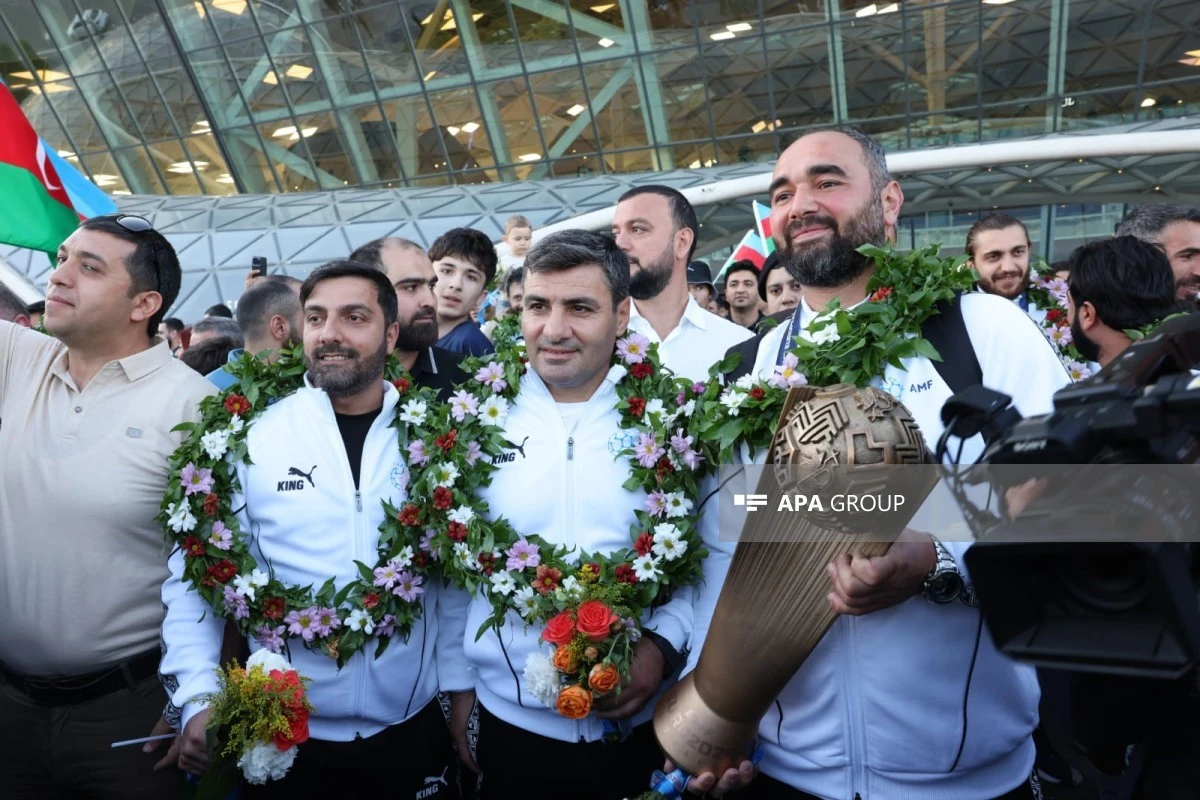 Avropa çempionu olan Azərbaycanın minifutbol yığması Vətənə qayıdıb - FOTOLAR 