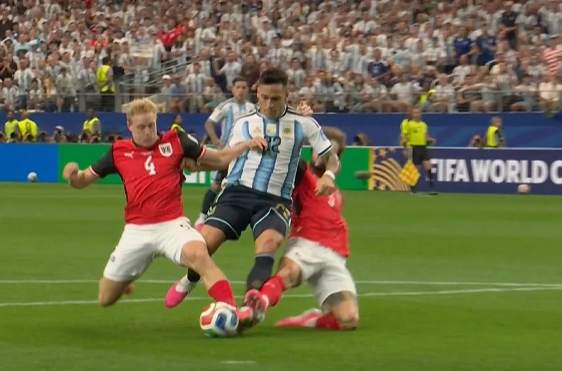 DÇ-26: Messi Argentinanı önə keçirdi - YENİLƏNİR 