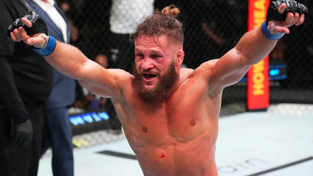 UFC: Rafael Fizievdən erkən nokaut 