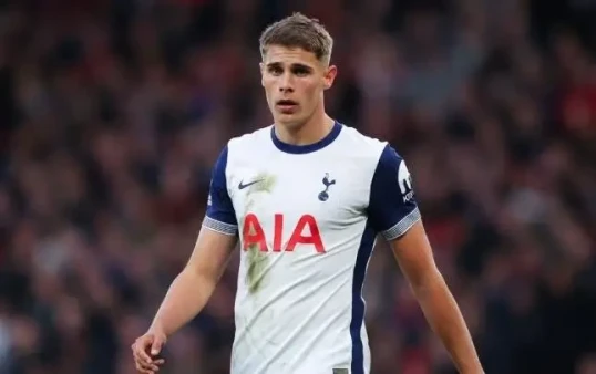 Niderlandlı futbolçu “Tottenhem”lə müqavilə yeniləməkdən imtina edib