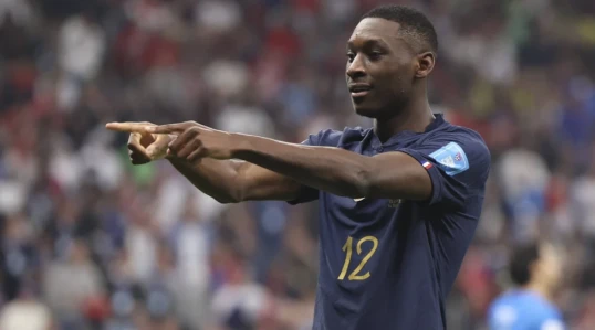 "Tottenhem" fransalı hücumçu ilə bağlı qərarını verib