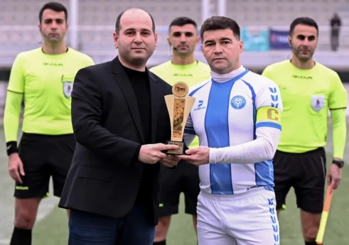 Ayın qolunun müəllifi mükafatlandırılıb