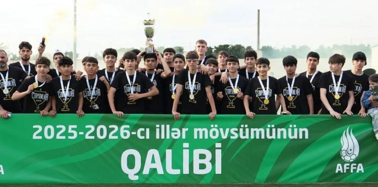 "Neftçi"nin çempion komandası mükafatlandırıldı