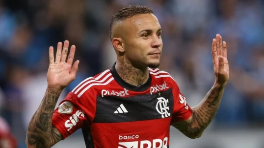 “Flamenqo”nun futbolçusu “Fənərbaxça”nın hədəfində